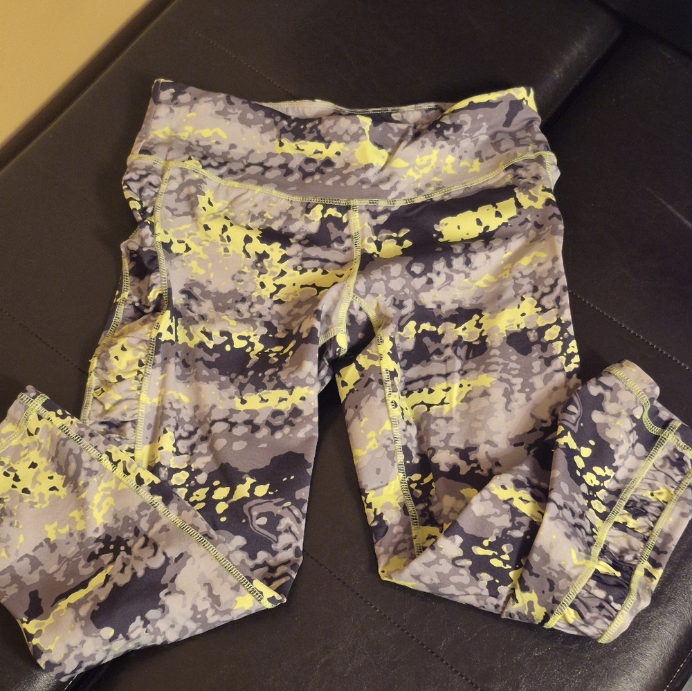 Womens Performance Leggings in Yellow Camo Print